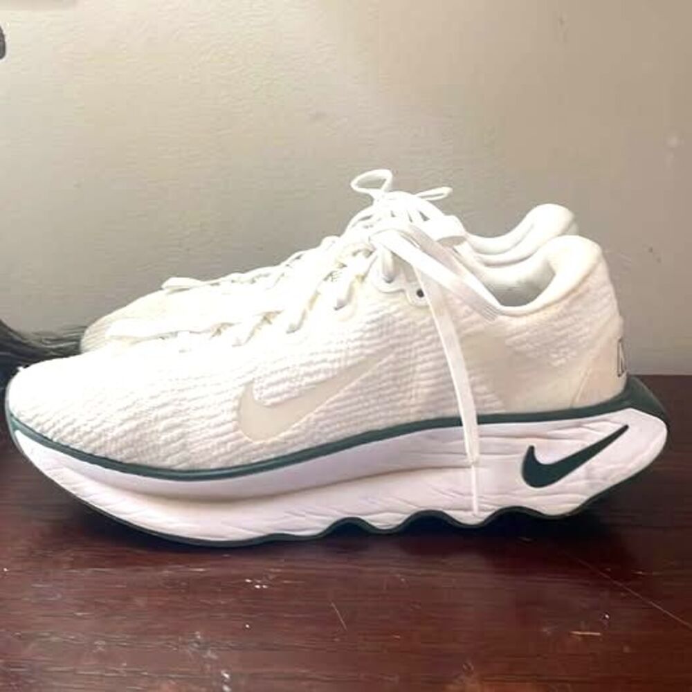 Nike Women's Motiva Walking Shoes CD4 White/Vintage Green DV1238-108 Sz 8/ $160